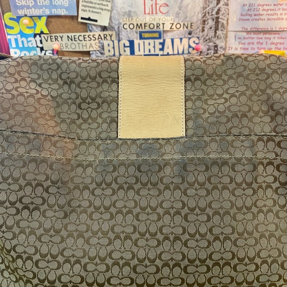 Gently loved authentic Coach messenger bag - Picture 6 of 16